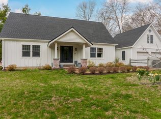 8 Dover Ave, Southampton, NY 11968