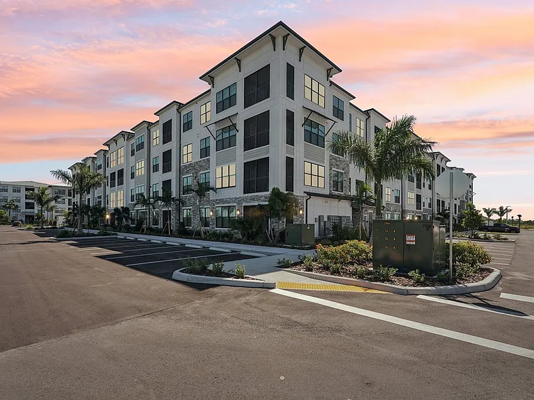 The Stadler Luxury Apartments — Photo 8