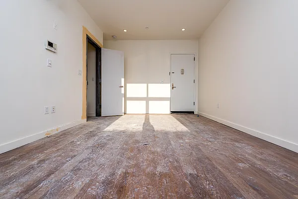 Rented by Nooklyn NYC LLC | media 123