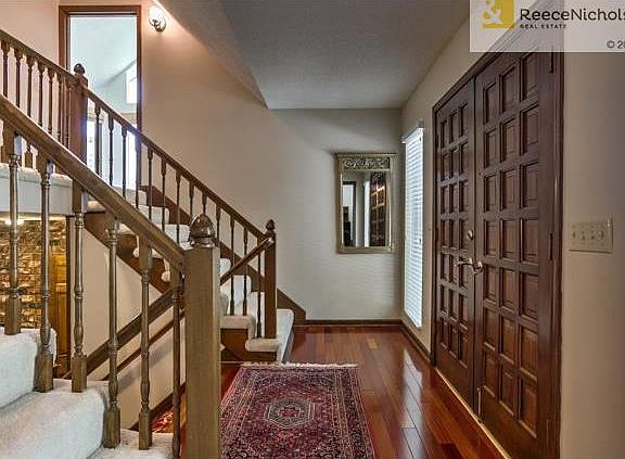 Great floor-plan enables space and privacy for all with fantastic views all around. You feel like you're in the country but you're so close to shops, schools and highways.