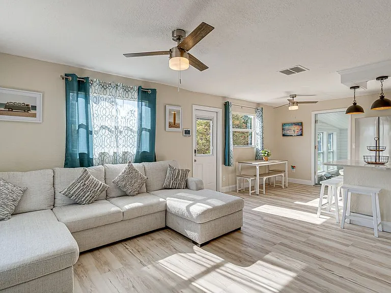 5065 White Ave — Photo 3
