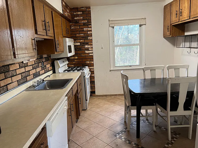 19 Hidden Hollow Ct — Photo 1