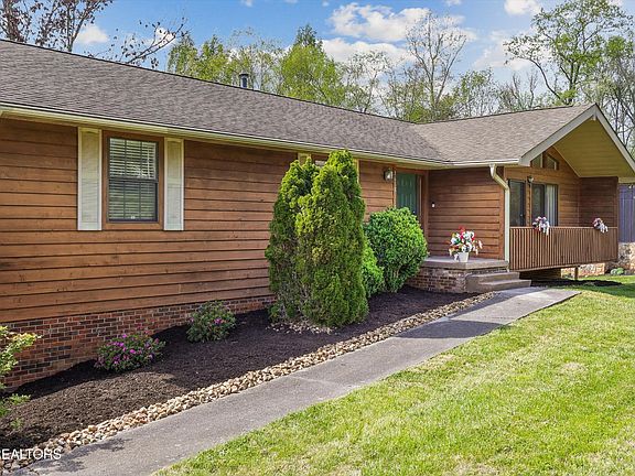 2nd image of 1618 Mimosa Dr
