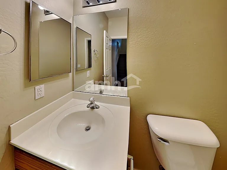 7006 W Irwin Ave — Photo 8