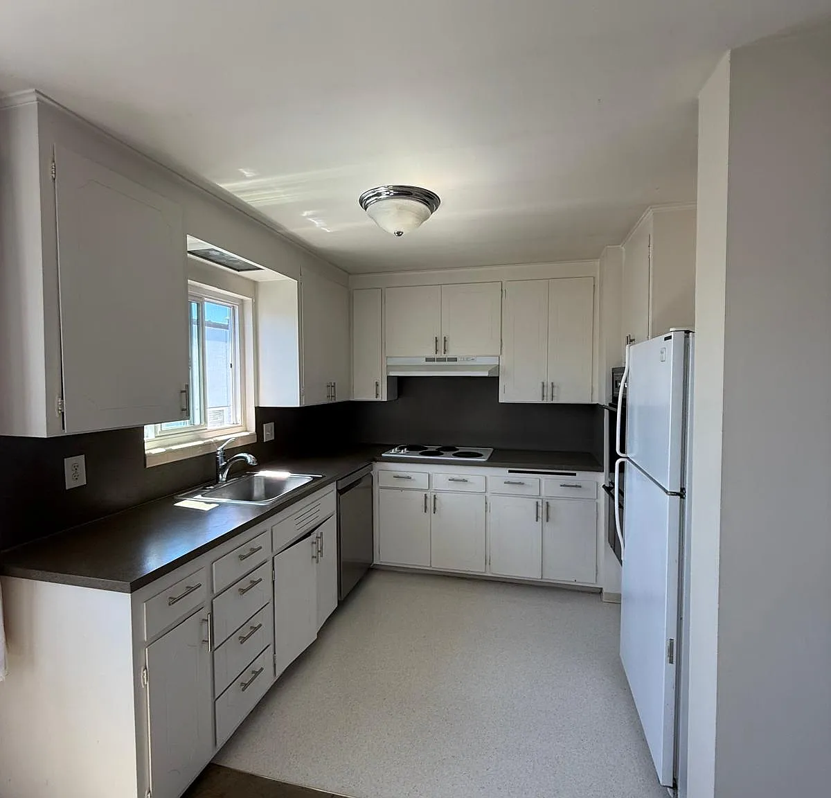 3 bed, 1500 sqft, $3,900 — Photo 2
