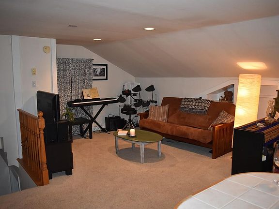 Open floorplan for livingroom. Stairs go down to bedroom.