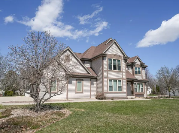 8800 West Marshfield COURT, Franklin, WI 53132