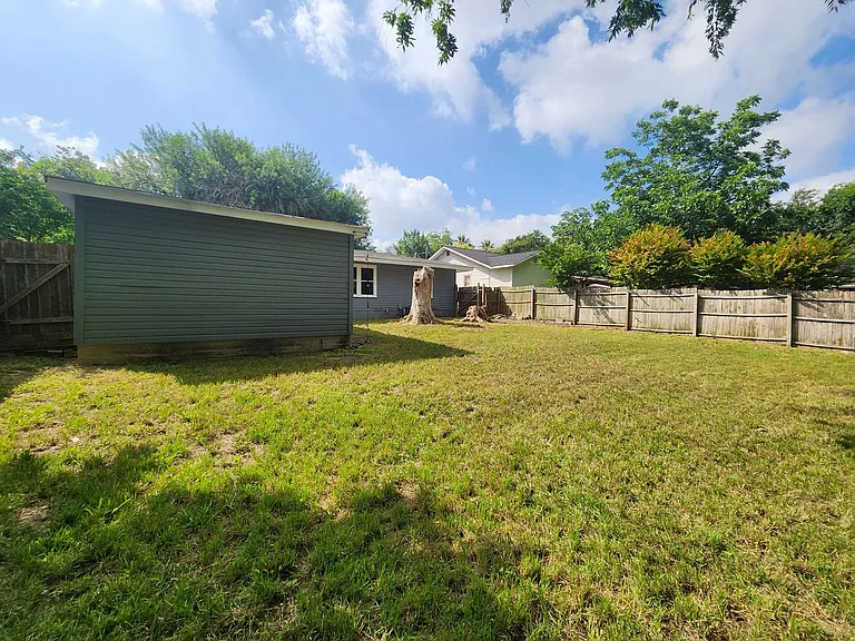 554 Lee St — Photo 20