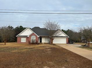 6341 Wolfe Rd, Columbus, MS 39705