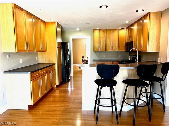 3rd image of 401 Oak Hollow Dr NW
