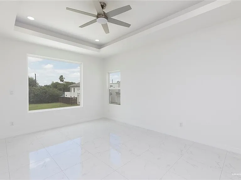 1910 Sunset Dr — Photo 13