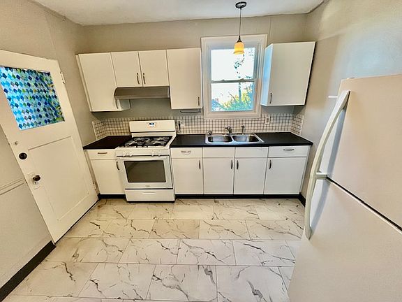 5th image of 3363 Portola Ave #1