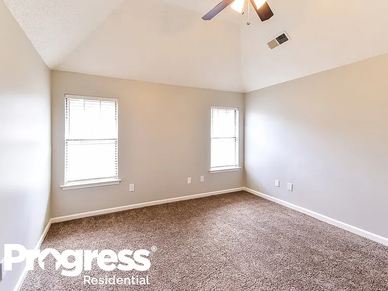 1261 Thames Dr — Photo 10
