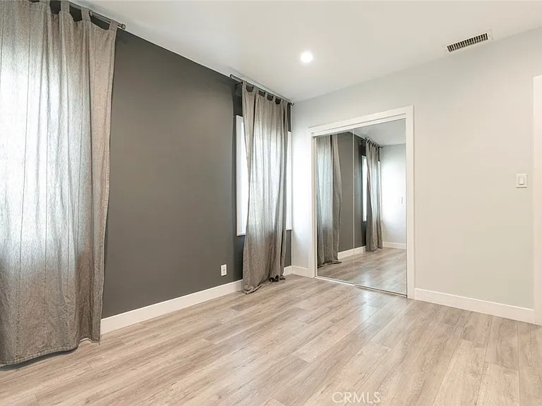 1527 N Screenland Dr — Photo 10