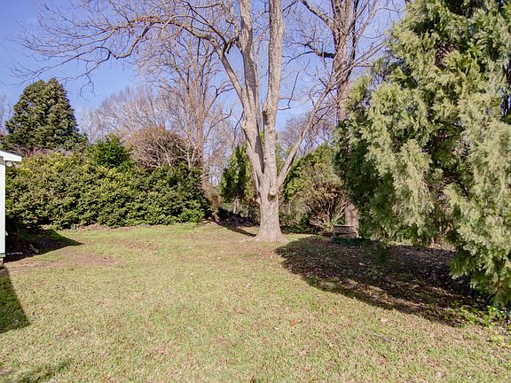 4th image of 1806 Edna Dr