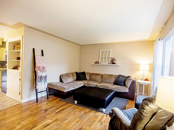 5th image of 2241 Leif Ave