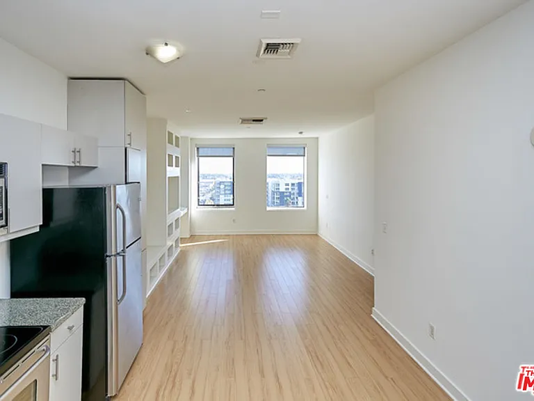 3810 Wilshire Blvd #809 — Photo 3
