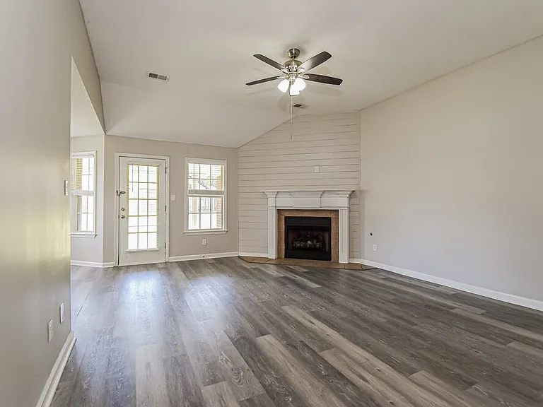 5746 Oakley Dr — Photo 5