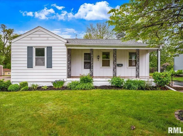 305 Redbud Dr, Washington, IL 61571