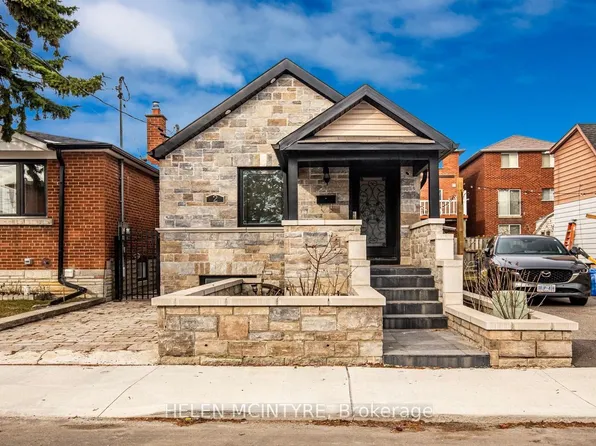 2 Birch Tree Cres, Toronto, ON M6M 2K8