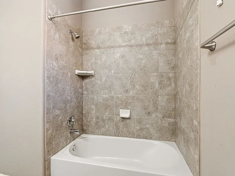 1504 Challedon Dr SE — Photo 43