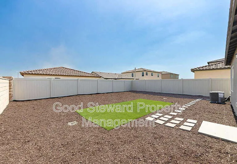 1231 Trojan Cir — Photo 34