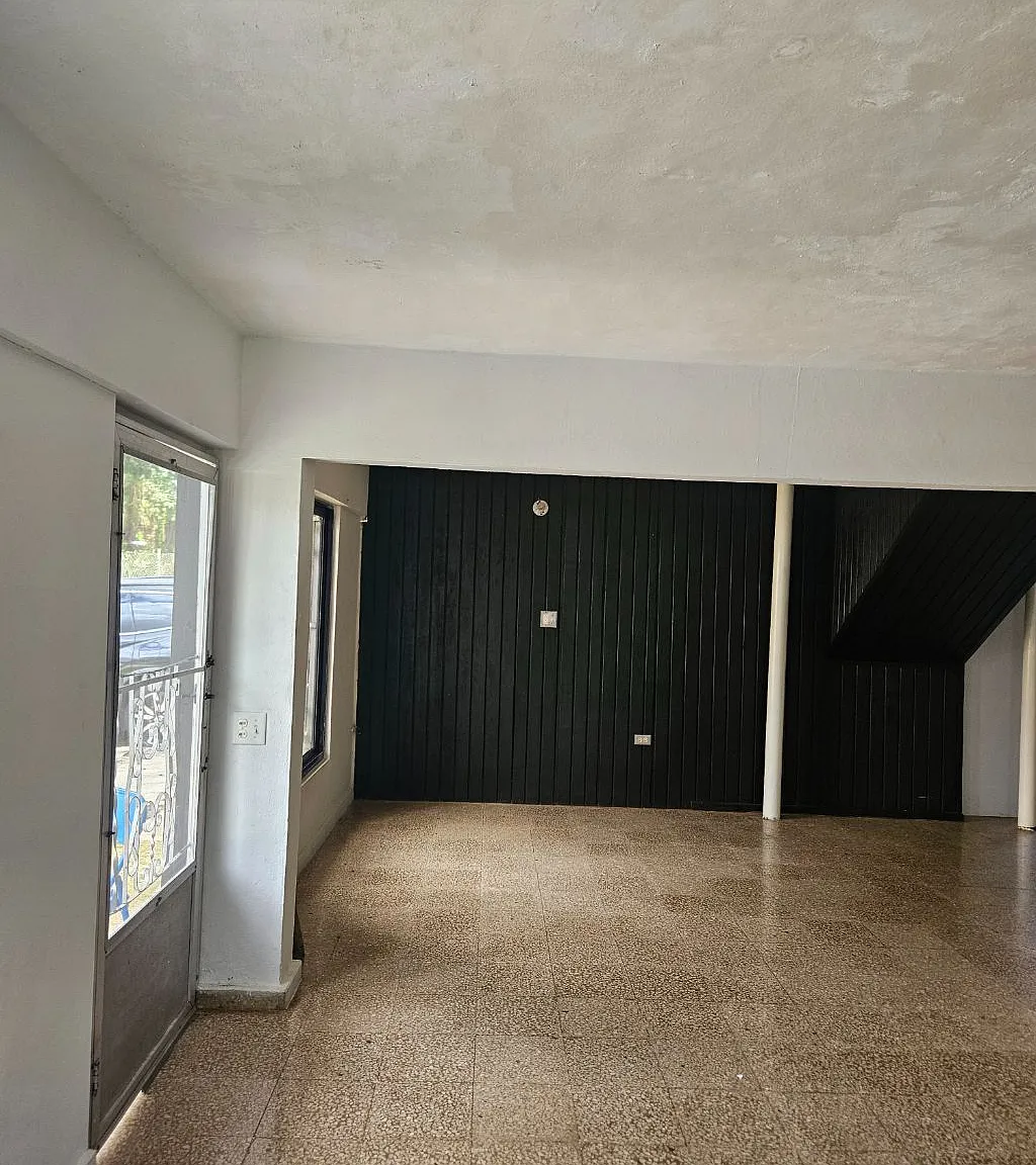 3 bed, 1.0 bath, 1365 sqft, $1,000 — Photo 3