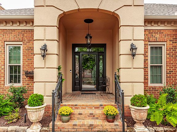 2nd image of 104 Carriage Way