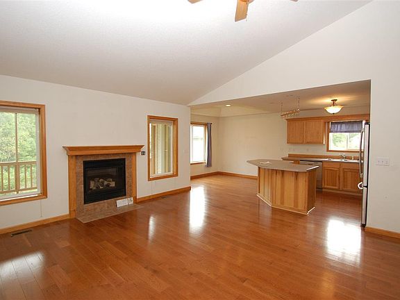 3rd image of 465 W River Park Dr