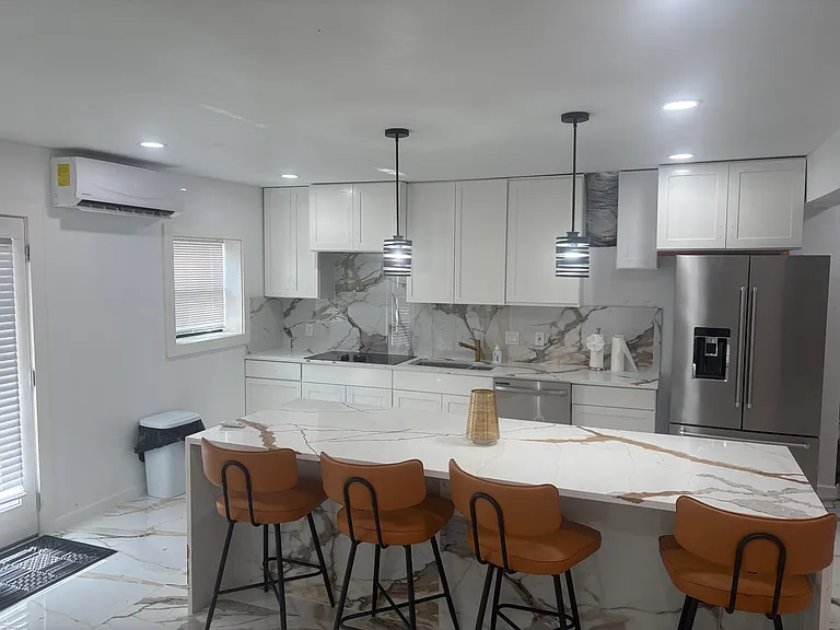 1820 N Macgregor Way — Photo 7
