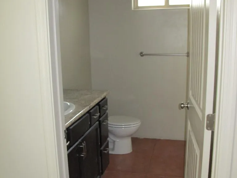 2524 E Lind Rd — Photo 9