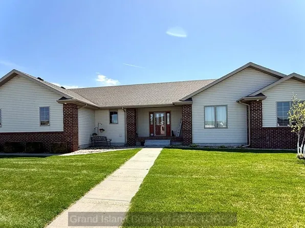 4061 Sandalwood Dr, Grand Island, NE 68803