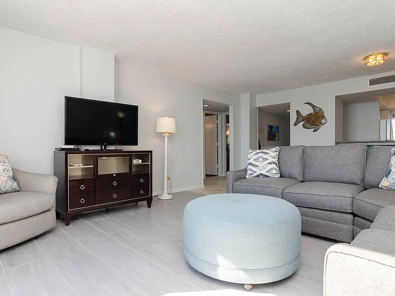 95 S Lumina Ave #8H — Photo 8