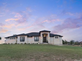 300 Abrego Lake, Floresville, TX 78114
