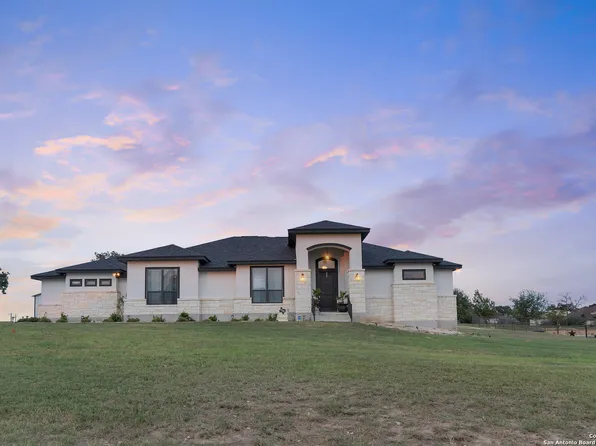 300 Abrego Lake, Floresville, TX 78114