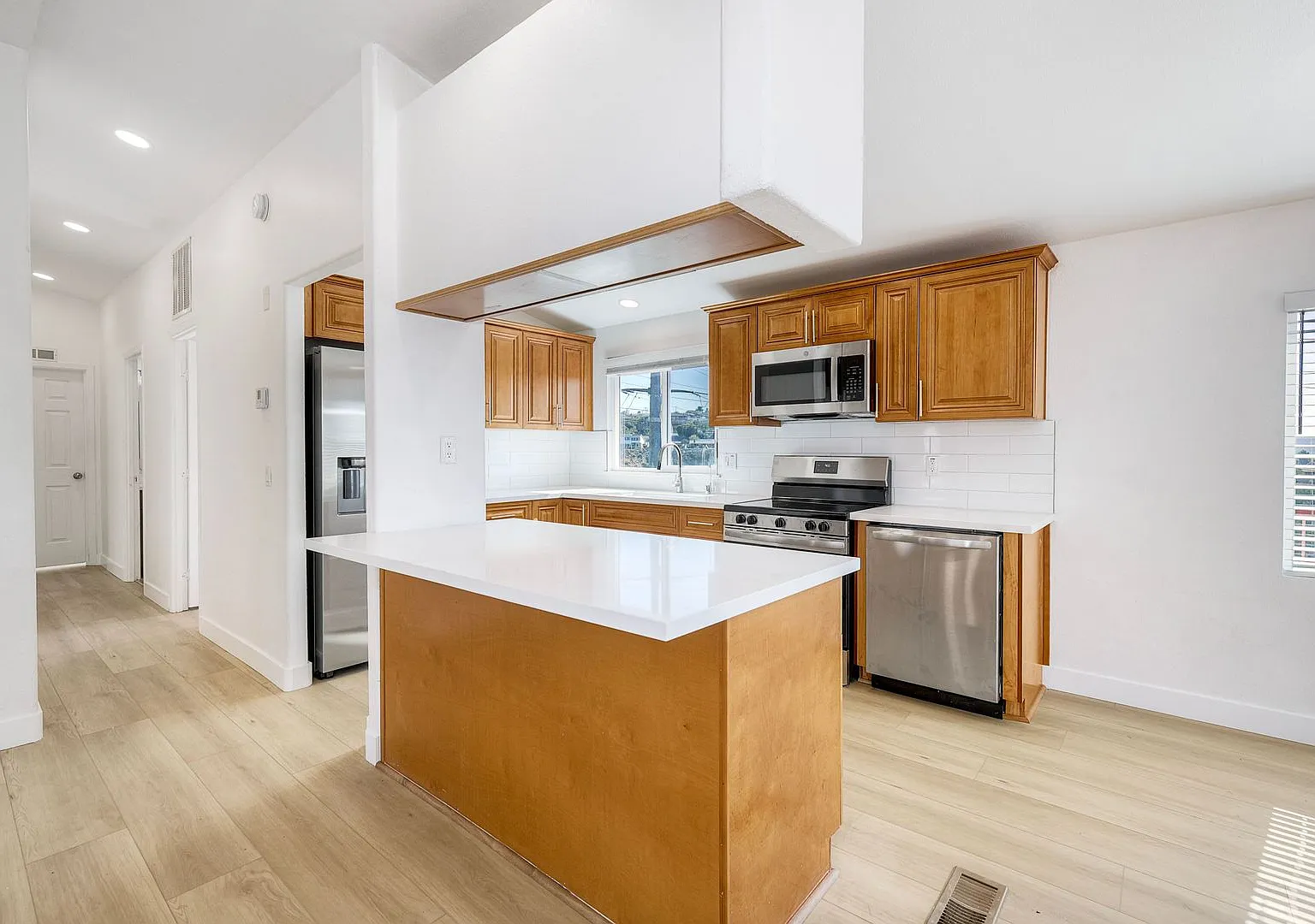 San Diego Serra Mesa Views Views Views Refreshed 3 Bed W/Solar — Photo 3