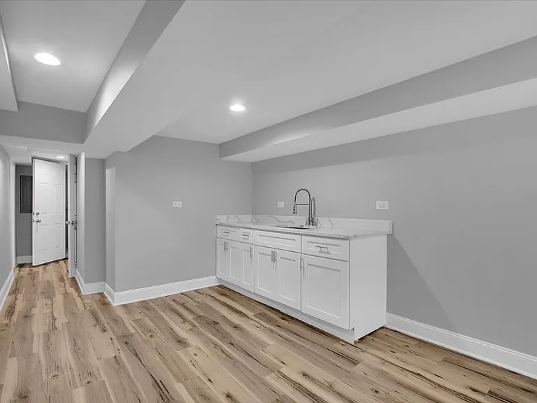 6233 S Claremont Ave #1B — Photo 2
