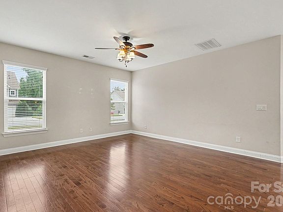 3rd image of 3314 Sara Margaret Dr