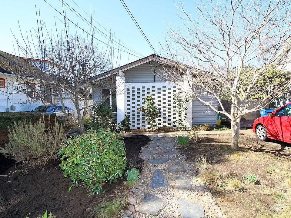1st image of 4005-4007 SE 31st Ave #4005