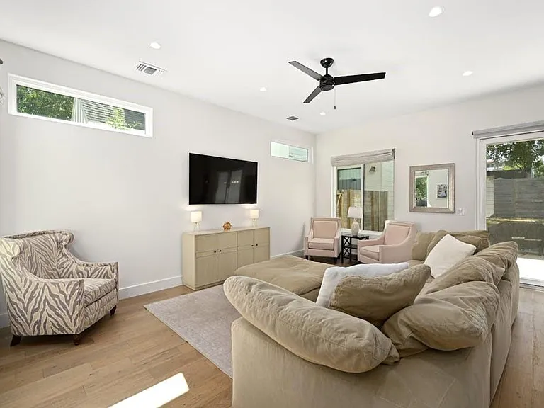 5212 Huisache St #2 — Photo 8