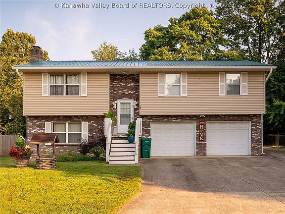 3rd image of 7 Lafayette Cir