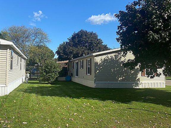 3rd image of 415 Lancelot Pl E #72