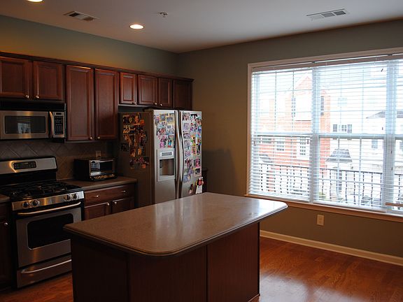 Kitchen with Solid Surface