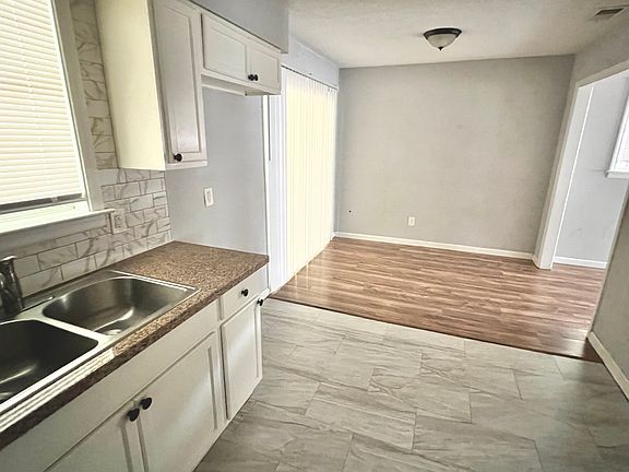 Kitchen / entryway