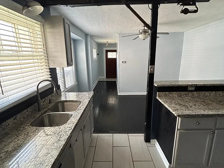1404 Montcalm St #1404 — Photo 8