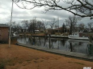 45 E Riviera Dr, Lindenhurst, NY 11757