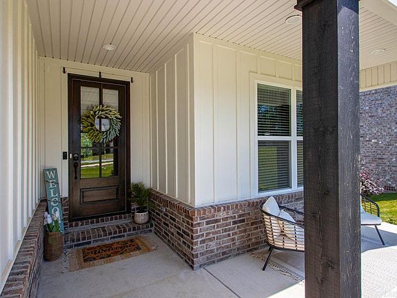 2nd image of 184 Ridgeview Trl