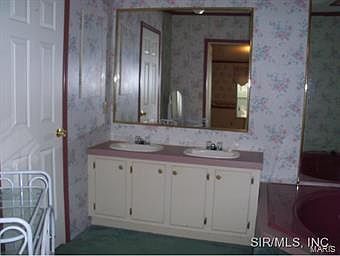 5th image of 119 S 6th St