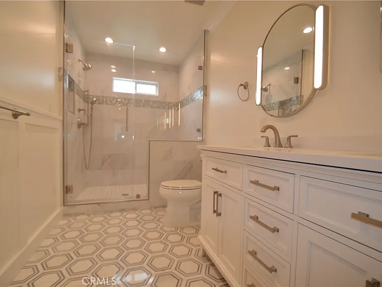 1443 N Evergreen St — Photo 8