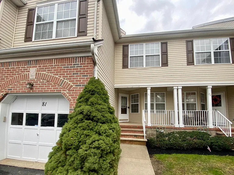 81 Amy Dr — Photo 1